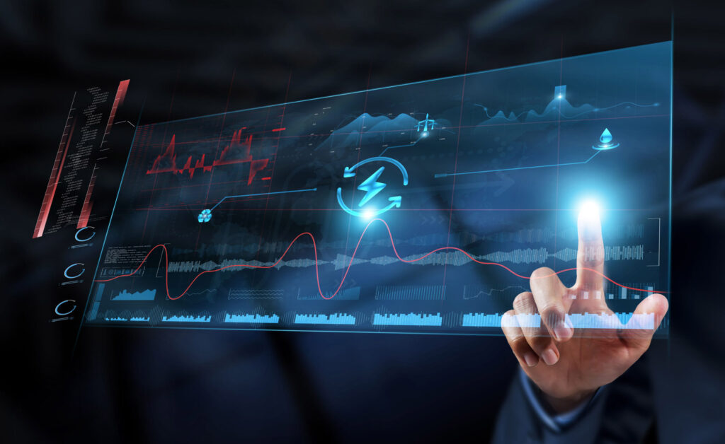 Mann mit holografischem Tablet zeigt auf Daten